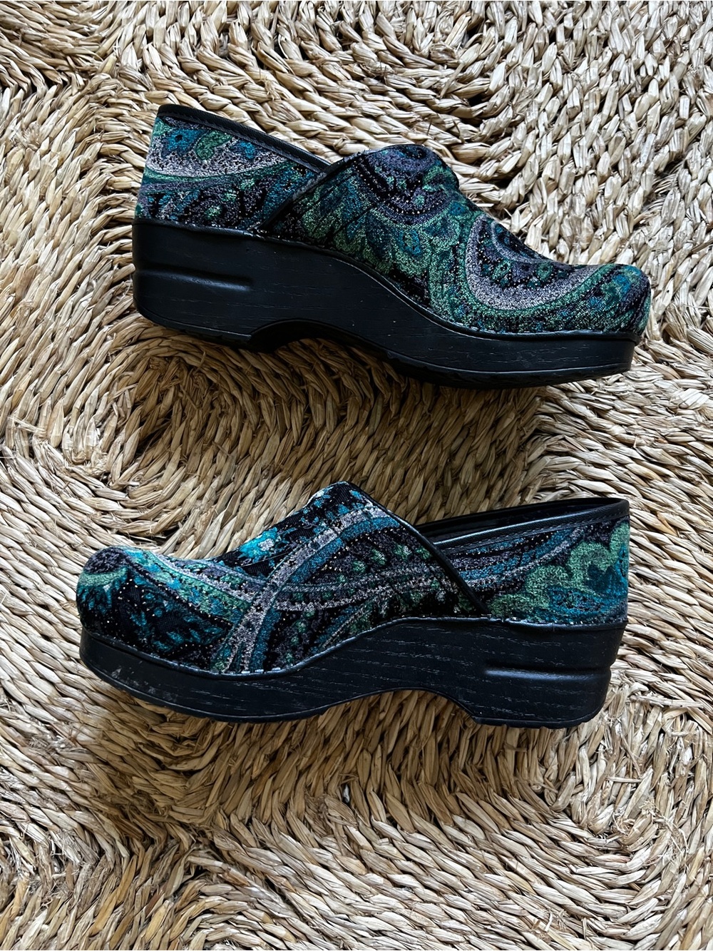NIB Y2K Dansko Blue Tapestry Clogs